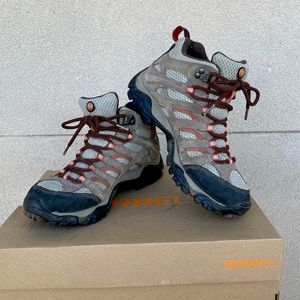 Merrell Moab Mid waterproof hiking boot, size 7 (women’s)